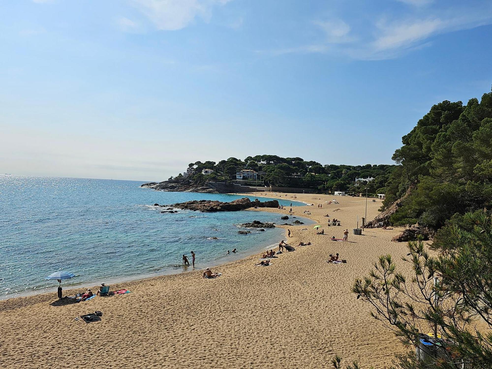 Dormitorio Standar Cerca De La Playa Girona Exterior photo